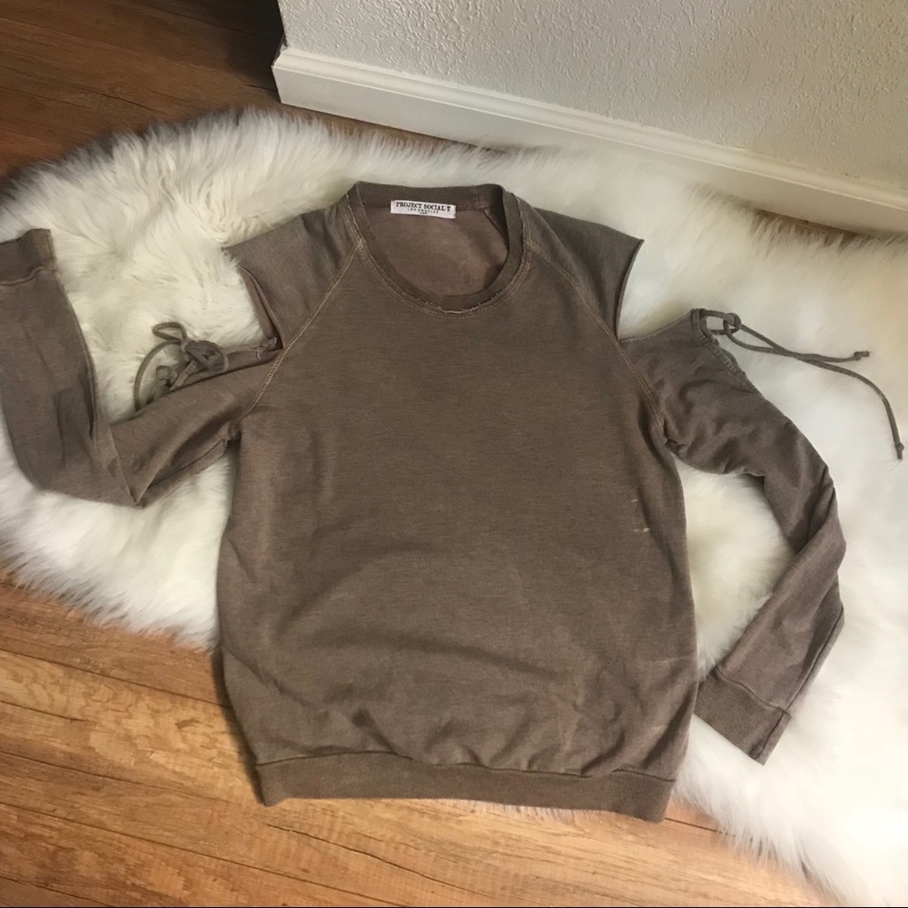 Project Social T - LA.  Cold shoulder top XS